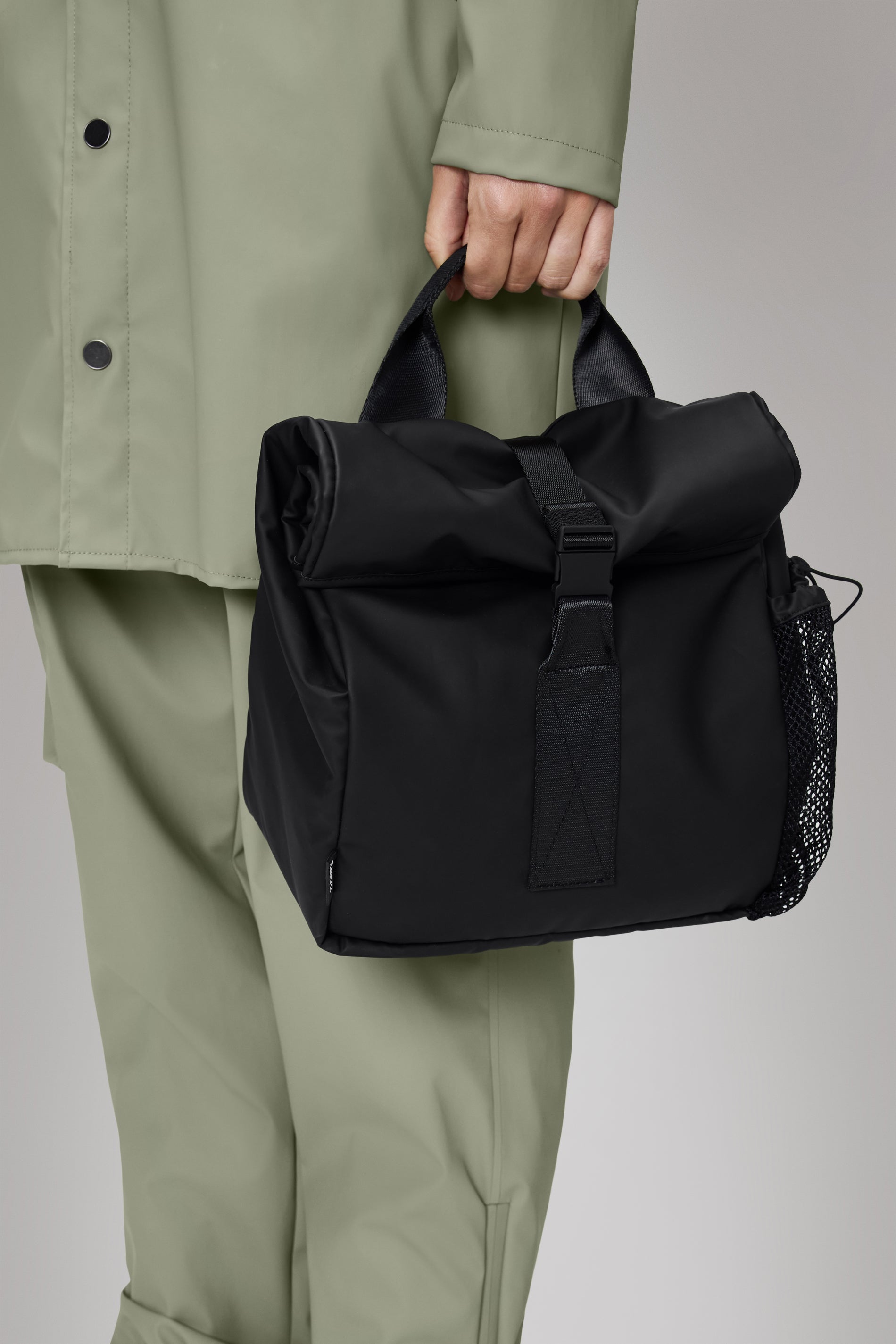 RAINS Lunch Bag Large Black 8L H38 x D14 x W24 cm Personal Storage